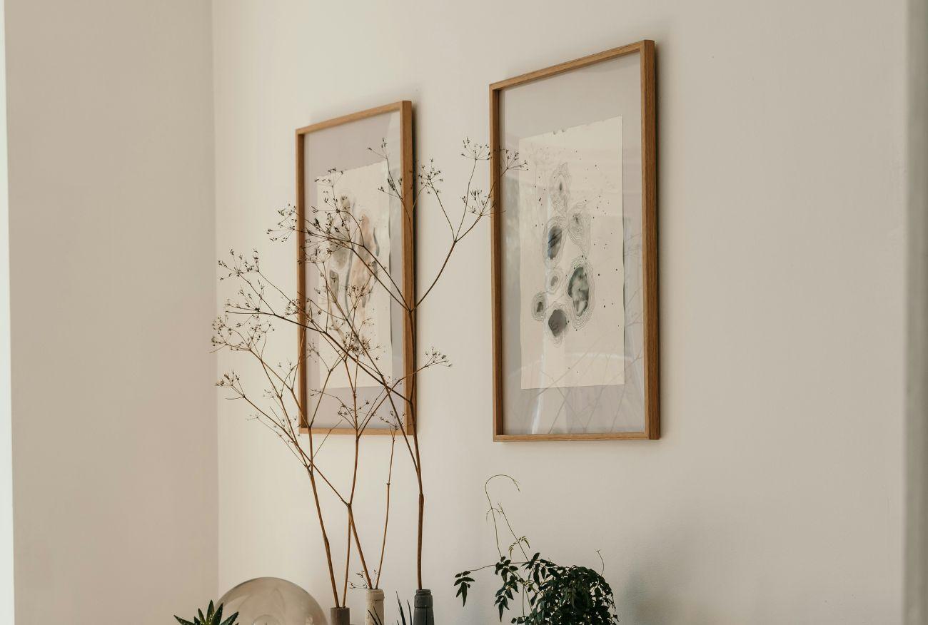 Statement pieces: maak impact met grote posters in jouw interieur