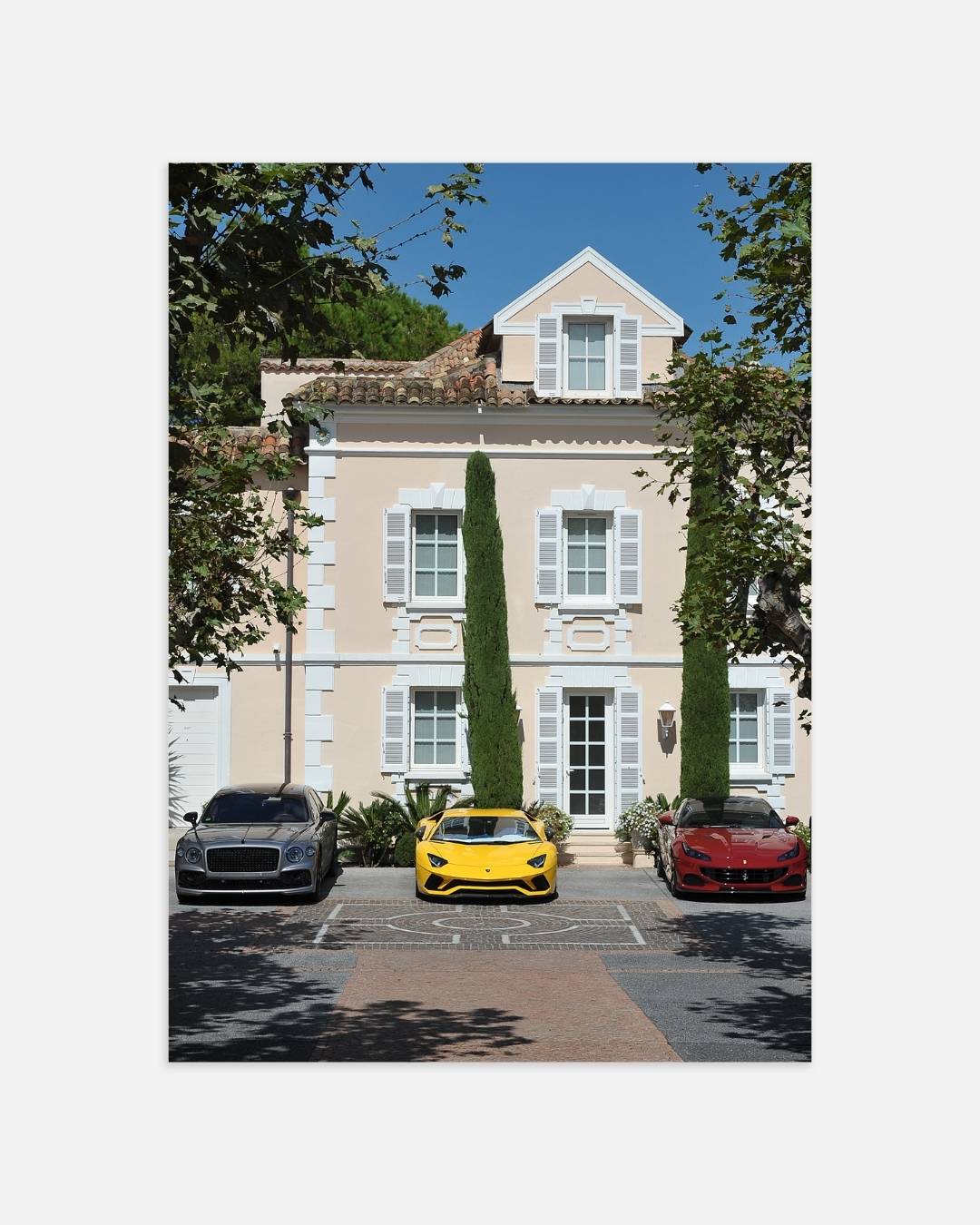 Luxe villa met sportwagens Poster