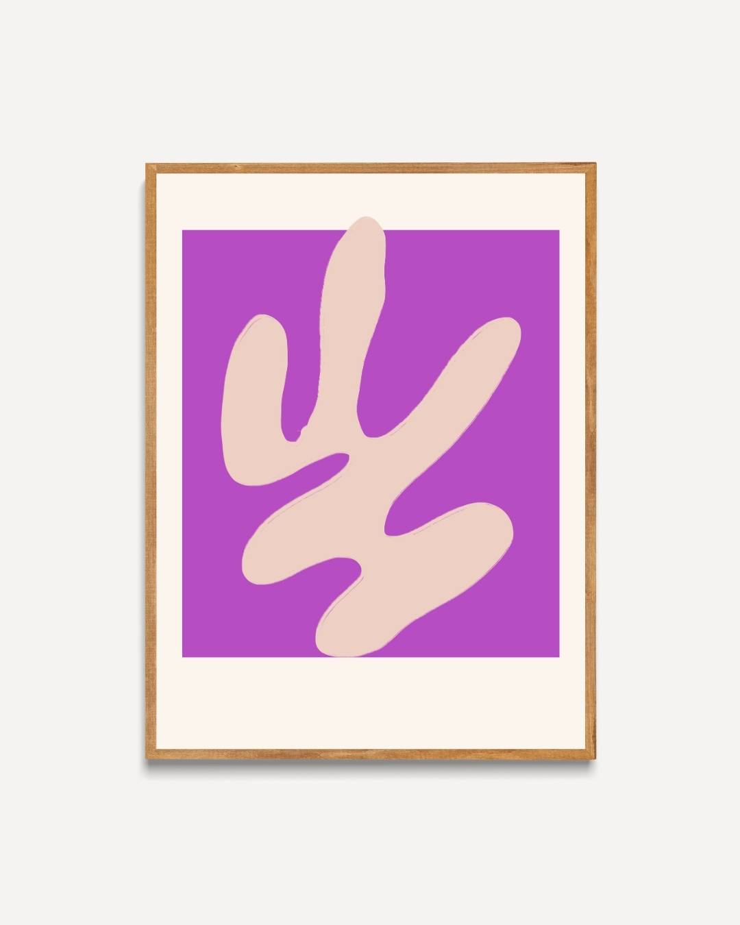 Beige abstracte vorm op paarse achtergrond Poster