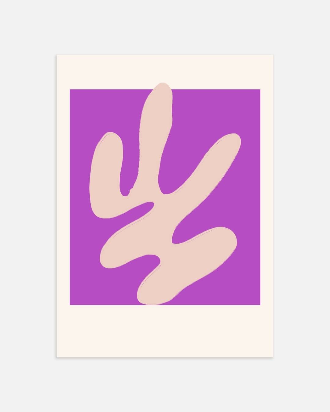 Beige abstracte vorm op paarse achtergrond Poster