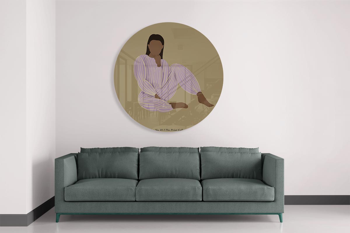 Stijlvolle Vrouw in Pyjama Muurcirkel-WallArtistic