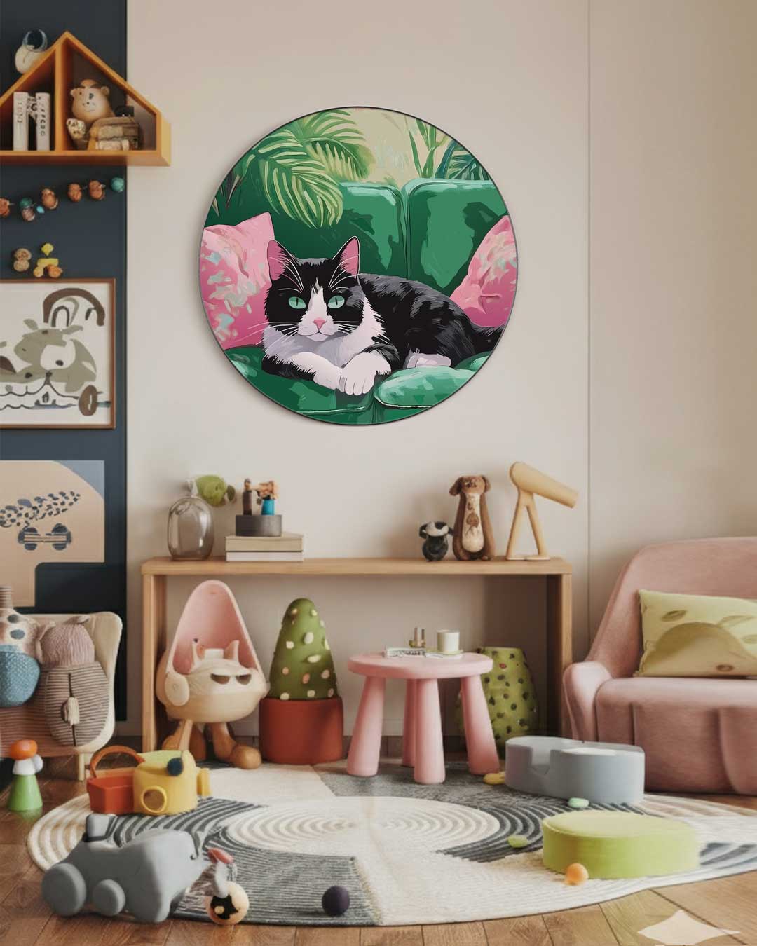 Relaxte Kat op Groene Bank Muurcirkel