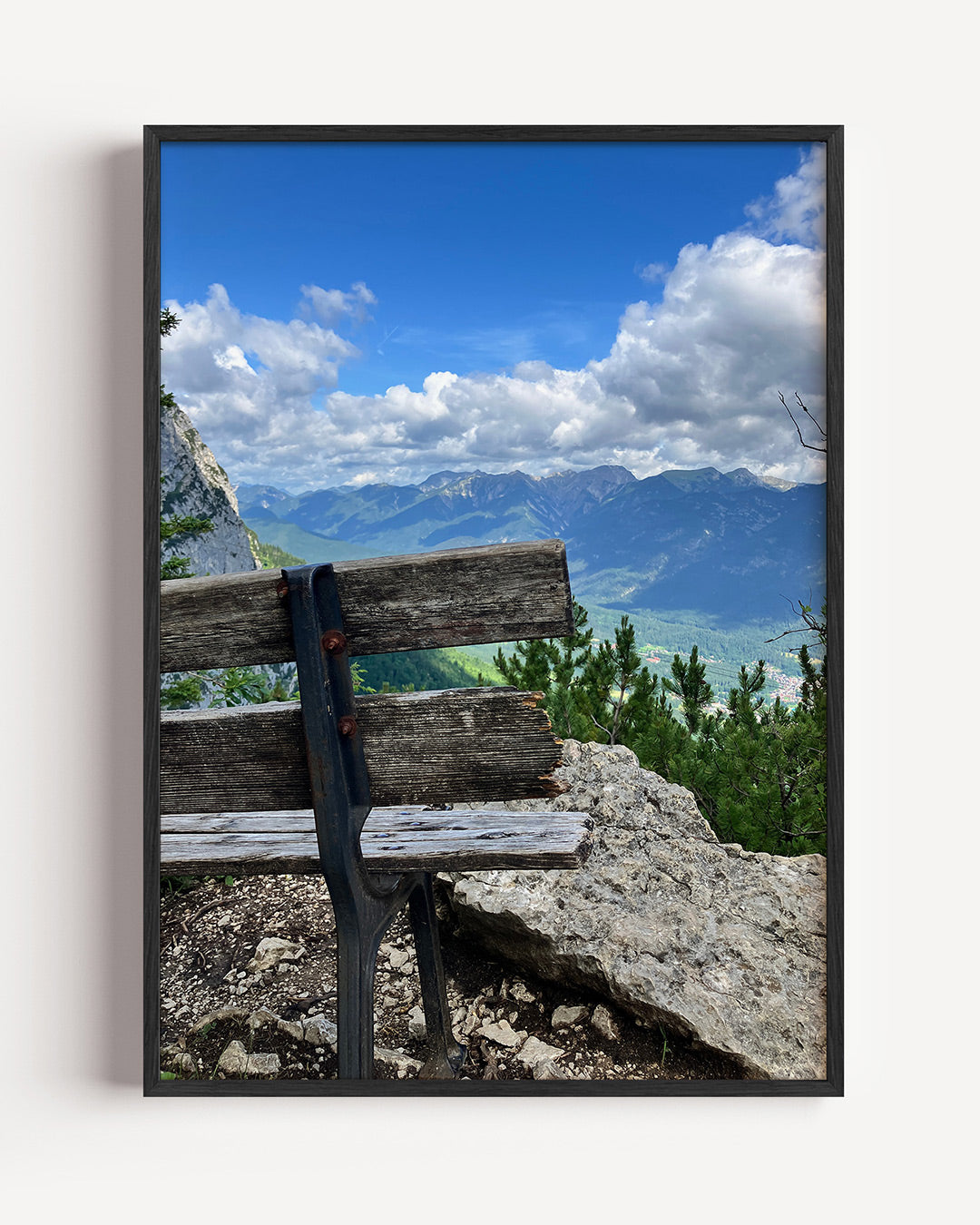 Berglandschap met bank Poster