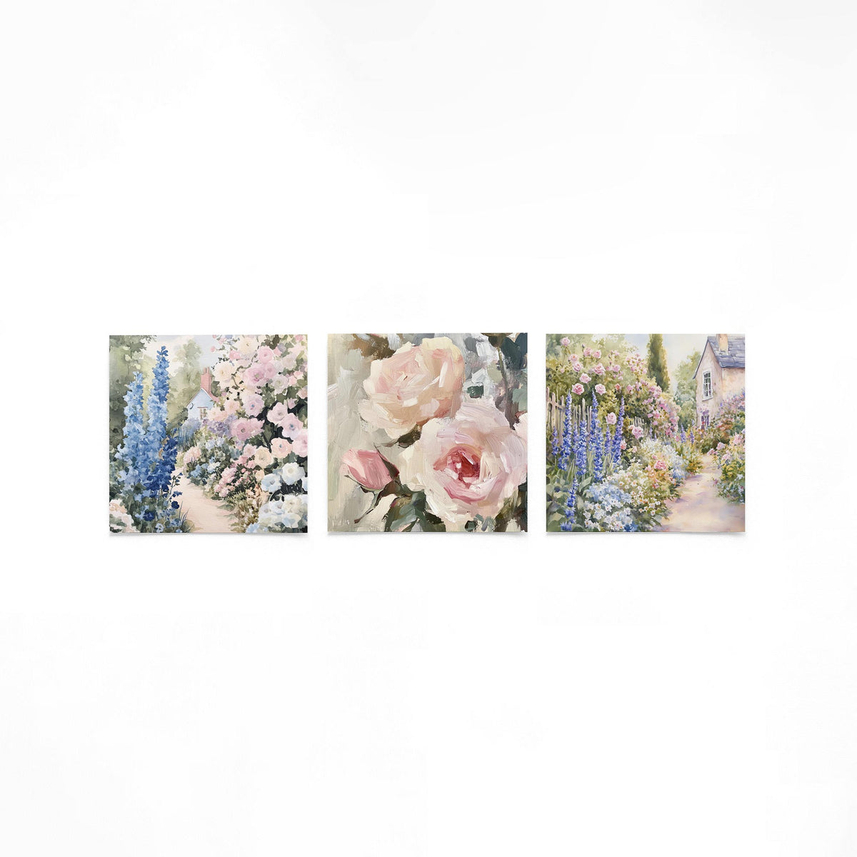 Drie vierkante posters met bloementuin met huis op een gebroken witte achtergrond