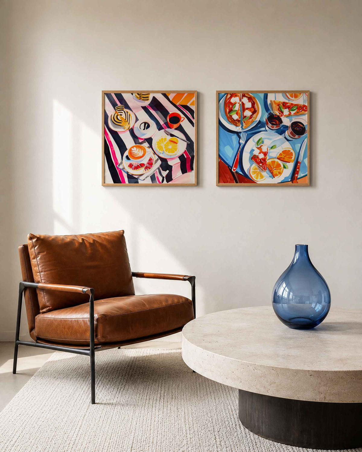 Interieurpresentatie van een tweedelige vierkante posterset met koffie en citrus