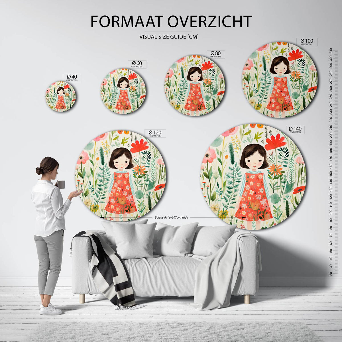 Meisje tussen bloemen Muurcirkel – extra productweergave – Een meisje in een rode jurk met bloemenmotief staat omringd door