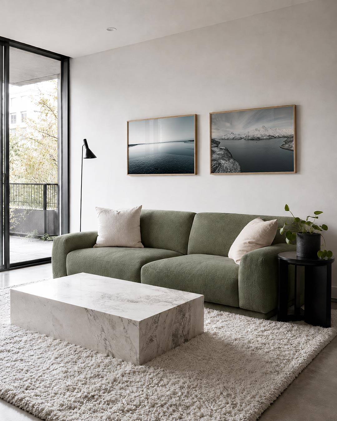 Interieur met liggend fotografisch tweeluik stilte tussen water en sneeuw – Gerald Emming