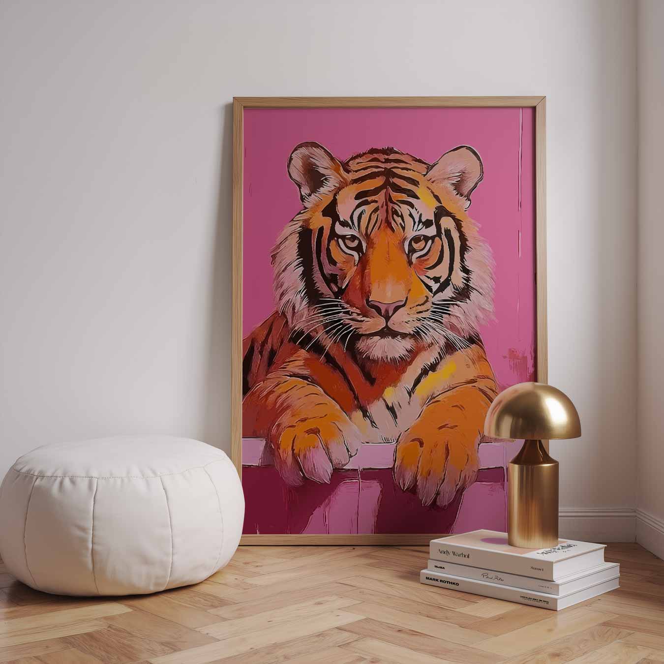 Exotische Tijger in Stijlvolle Roze Badkamer Poster