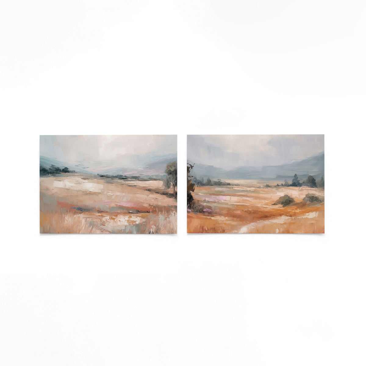 Twee liggende posters met een serene compositie van zachte kleuren op een gebroken witte achtergrond