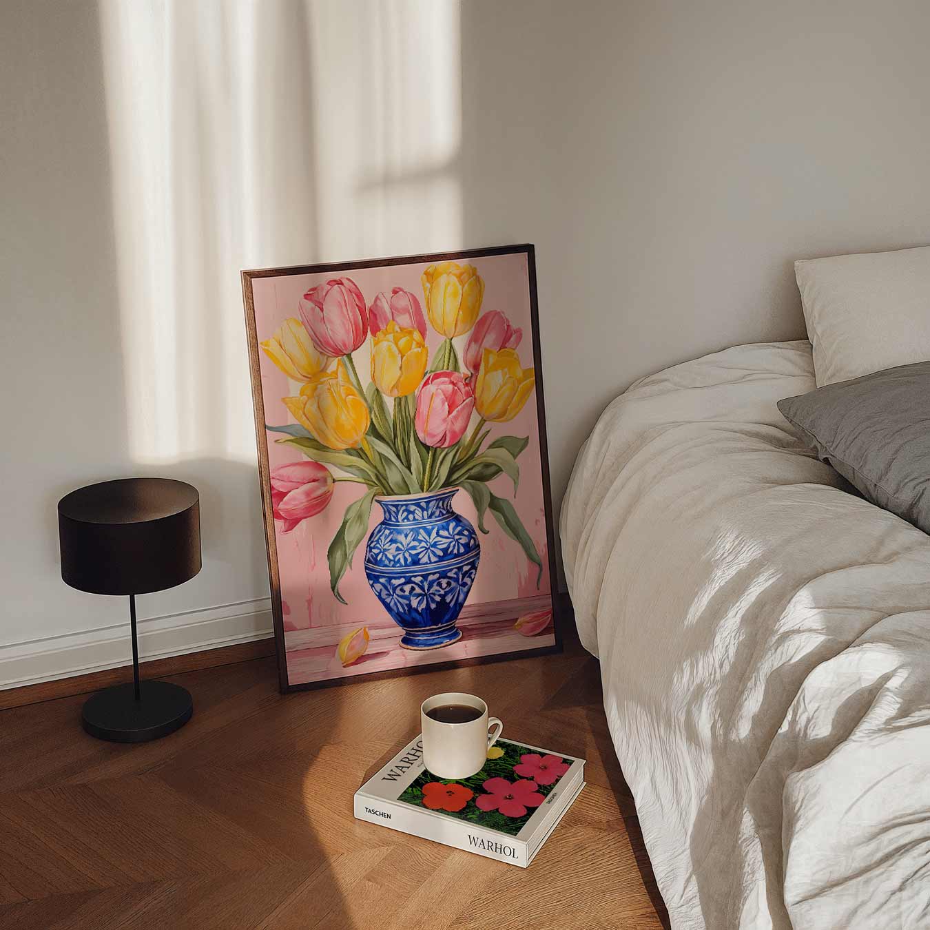 Bloeiende Tulpen in Blauwe Vaas Poster