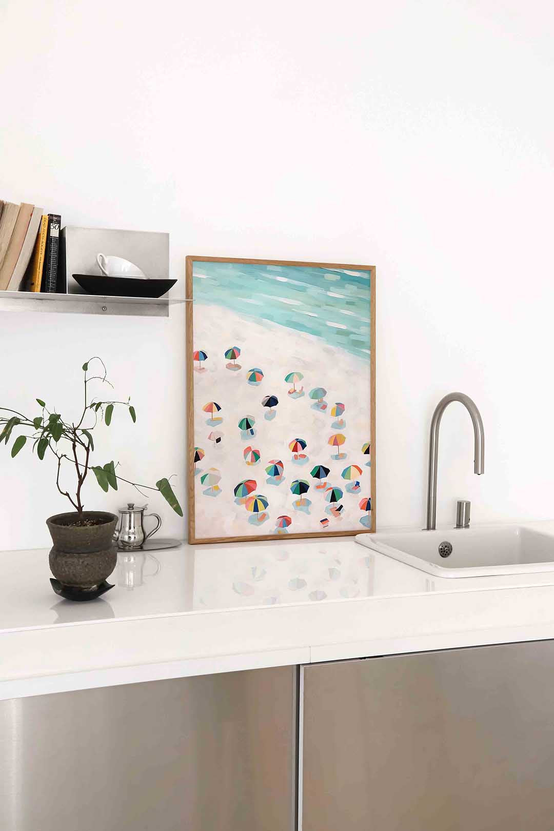 Strand met parasols Poster