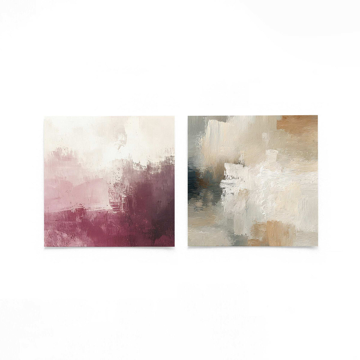 Twee vierkante posters met roze en beige textuur op een gebroken witte achtergrond