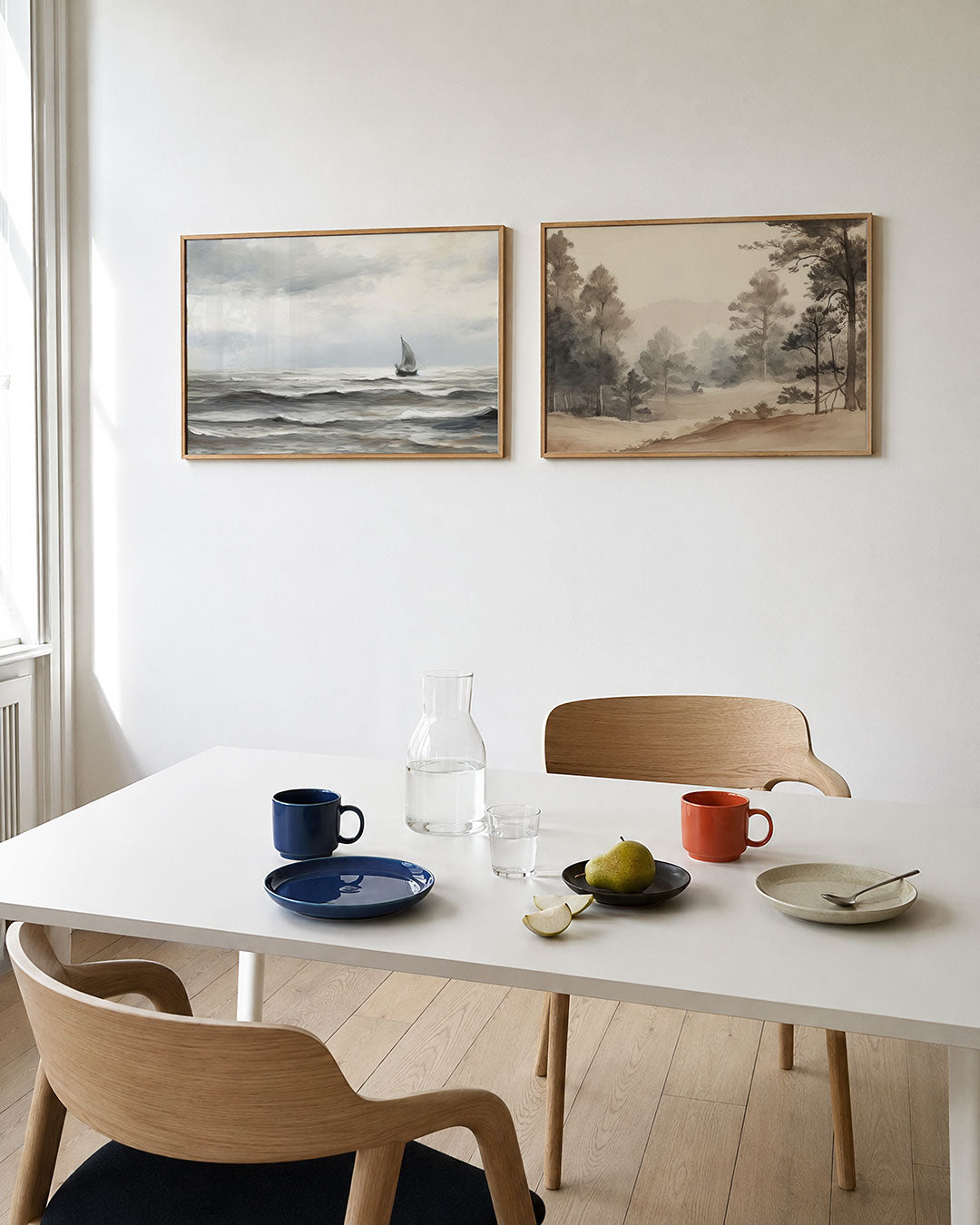 Tweedelige posterset met een eenzame boot op een woelige zee, getoond in een interieur