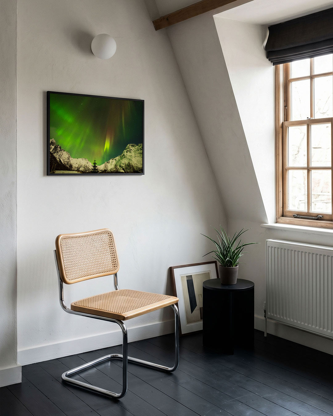 Noorderlicht boven bergen Poster