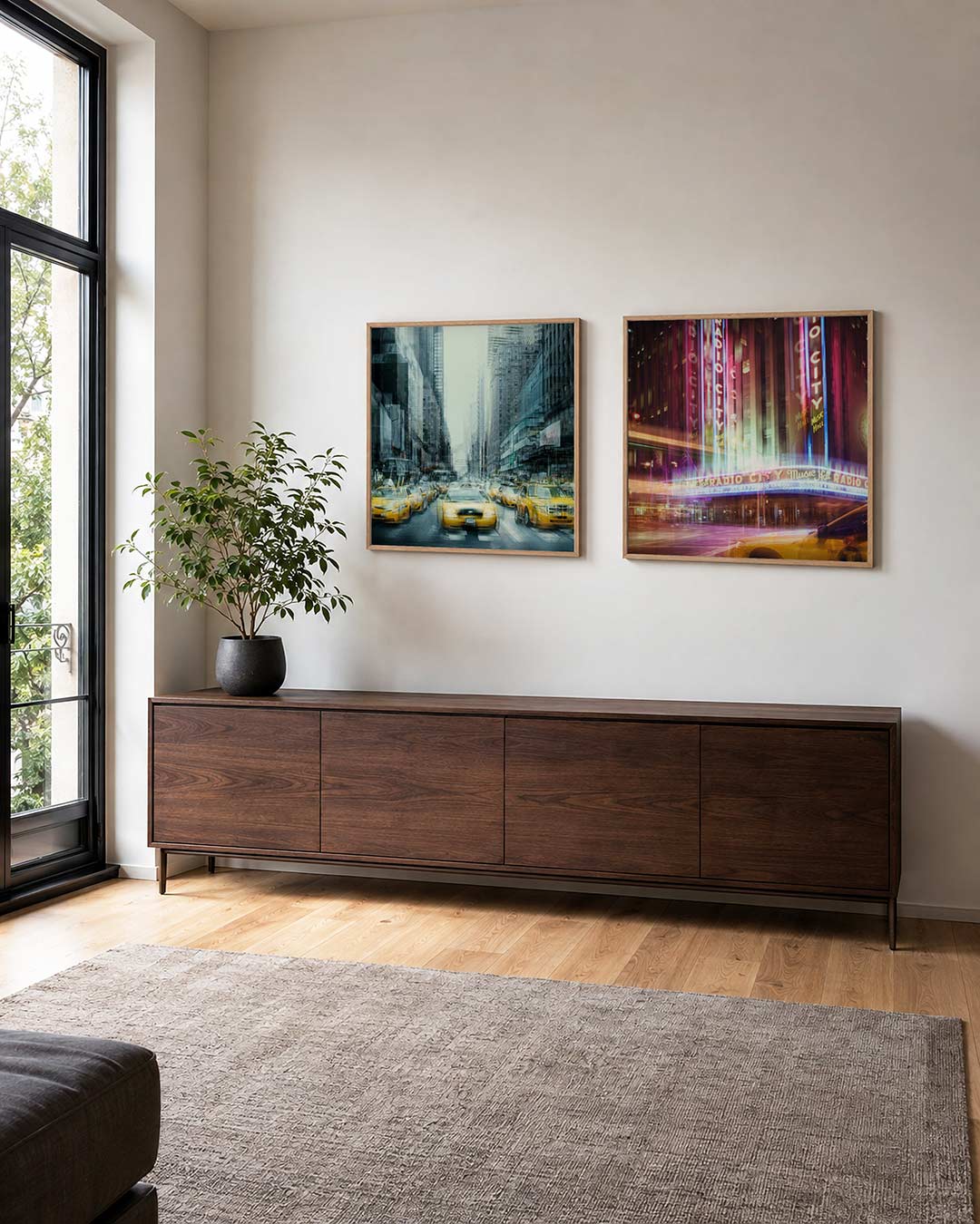 Interieur met vierkant fotografisch tweeluik stad in lichtsporen – Gerald Emming