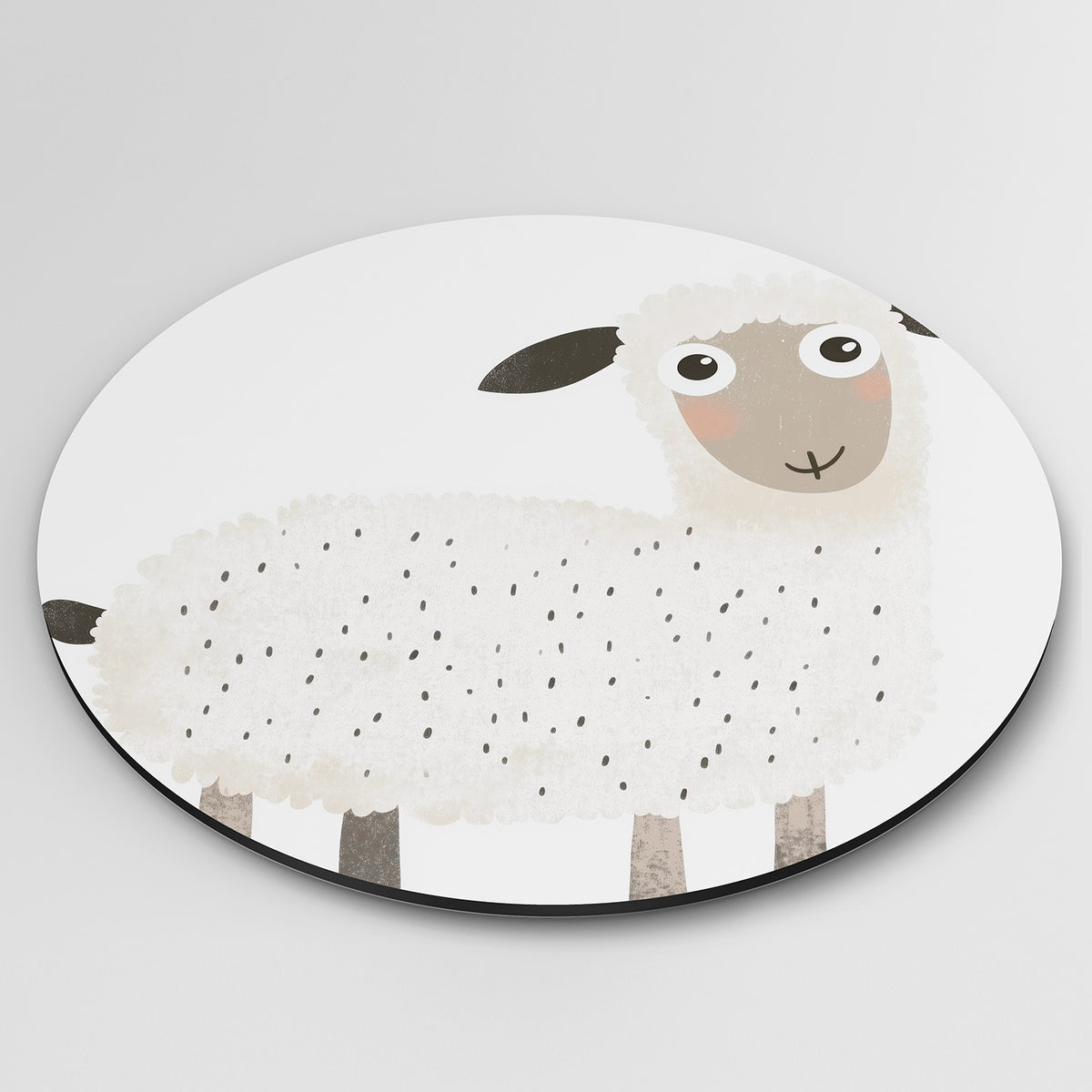 Schattig schaap Muurcirkel – detailweergave – Een vriendelijk schaap met een wollige vacht in zachte tinten wit en grijs.