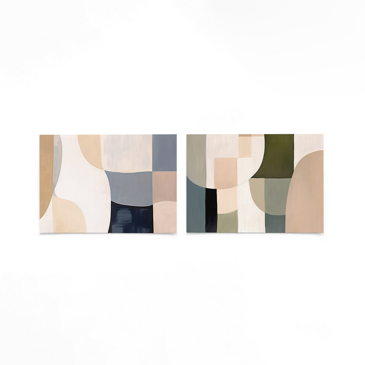 Twee liggende posters met zachte, vloeiende vormen in beige, wit en blauw op een gebroken witte achtergrond