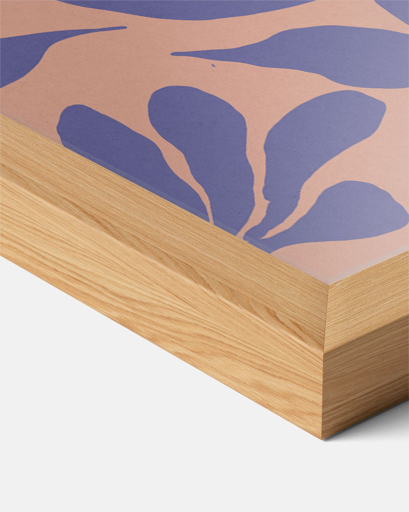 Botanische Blauwpaars Op Roze Poster-WallArtistic