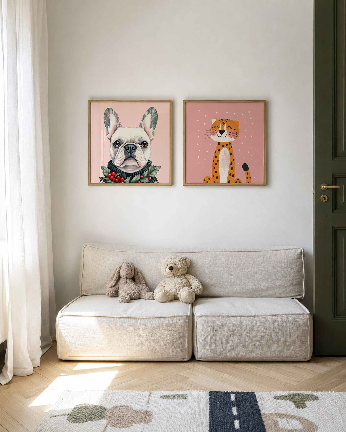 Interieurpresentatie van een tweedelige vierkante posterset met hond en luipaard