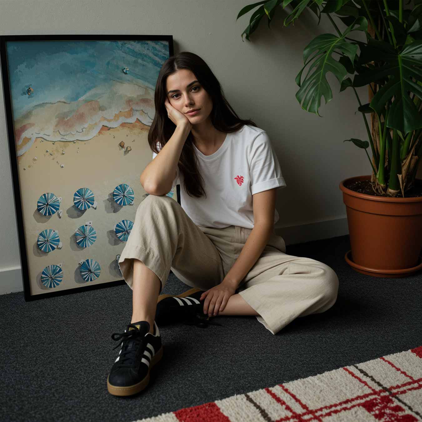 Stranduitzicht met Blauwe Parasolletjes Poster-WallArtistic