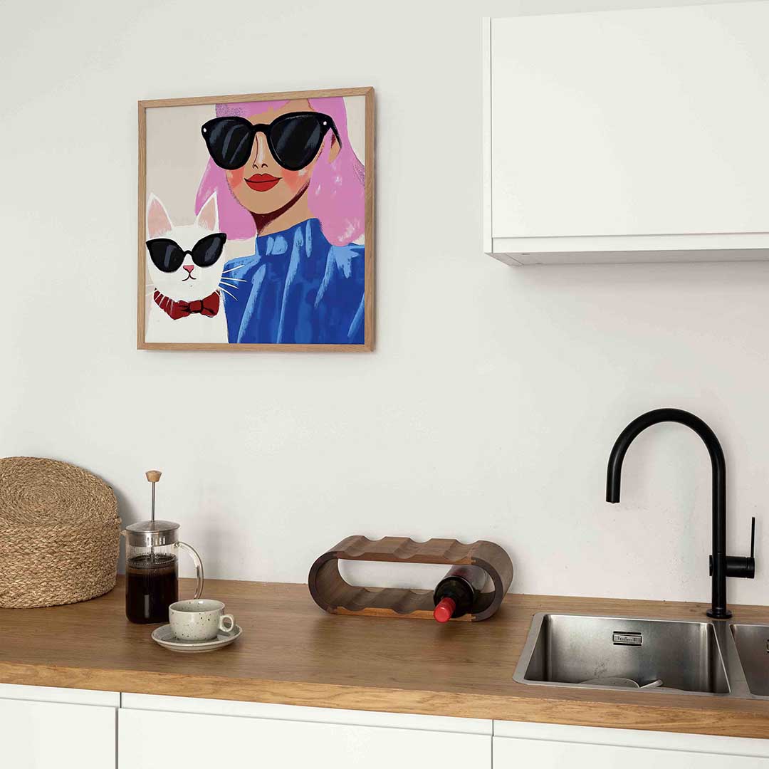 Vrouw en kat met zonnebrillen Poster