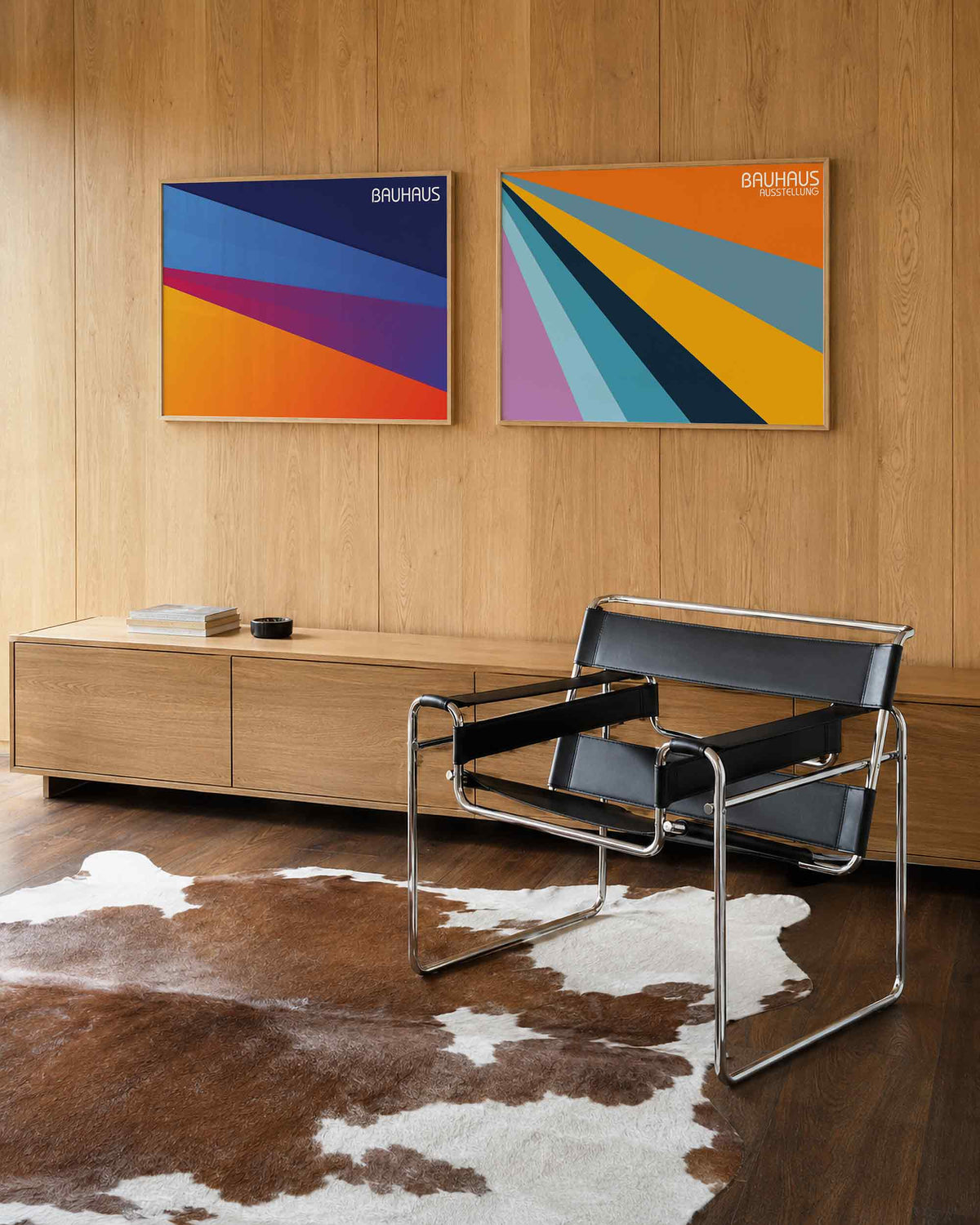 Interieurmockup van tweedelige landscape-posterset met kleurbanen in perspectief