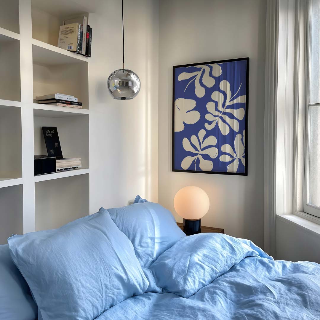Bloemenpracht Blauw-Wit Poster-WallArtistic