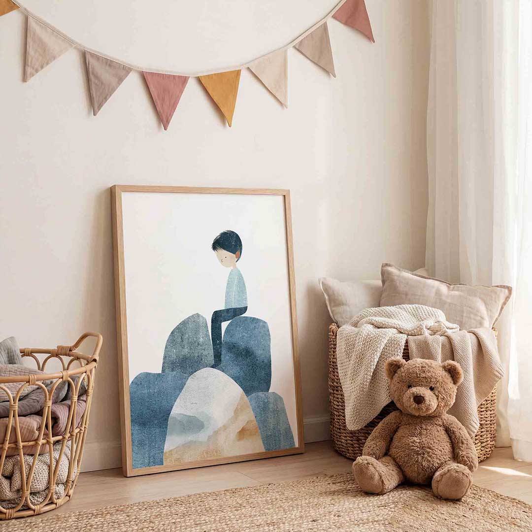 Zittende figuur op rotsen Poster