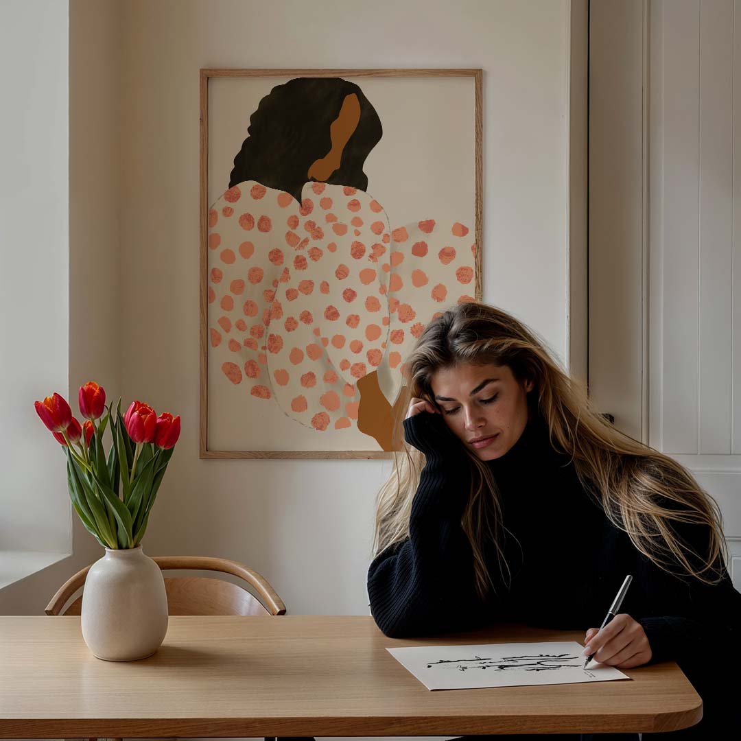 Vrouwelijke Elegantie in Stippen Poster-WallArtistic