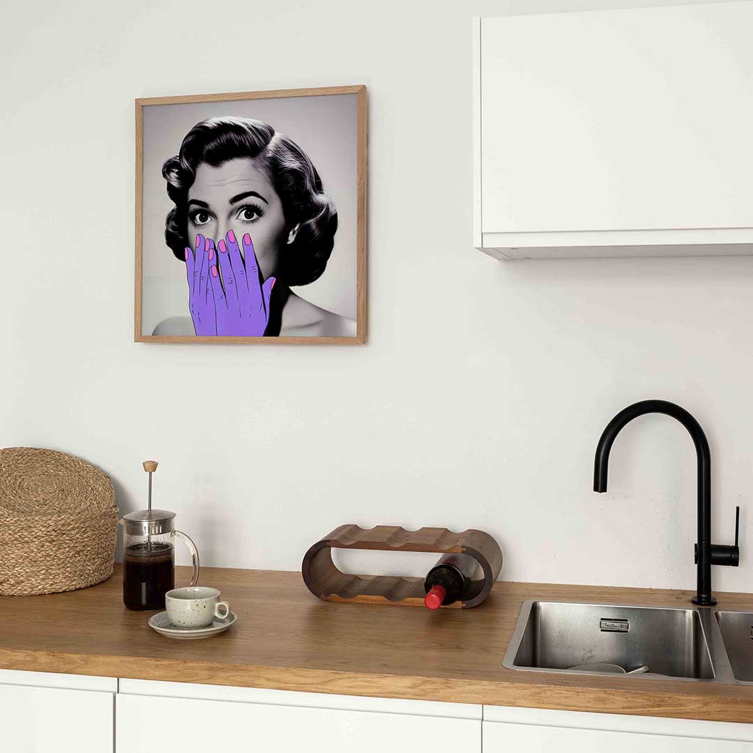 Vrouw met paarse handen Poster