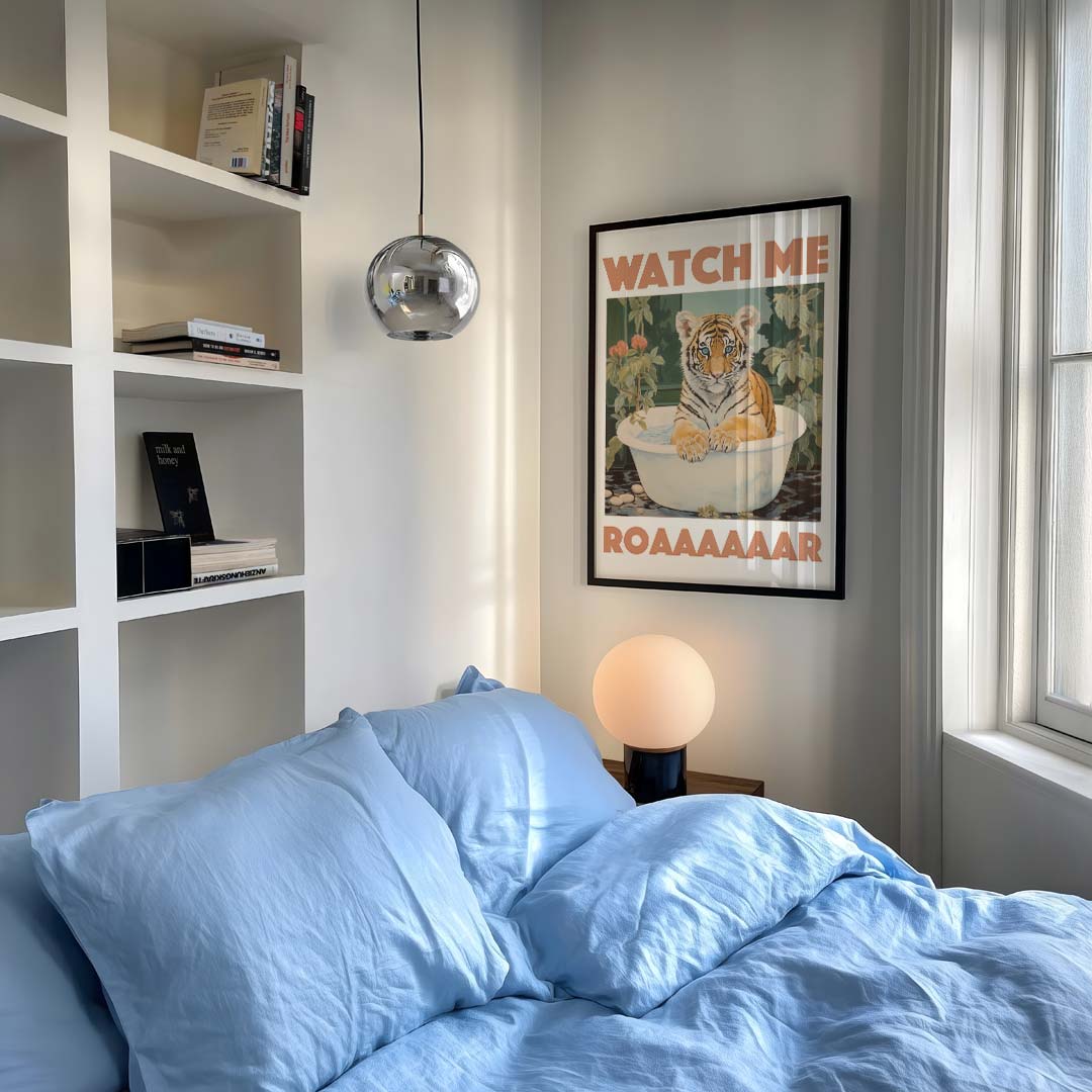 Schattige Tijger in Bad Poster-WallArtistic