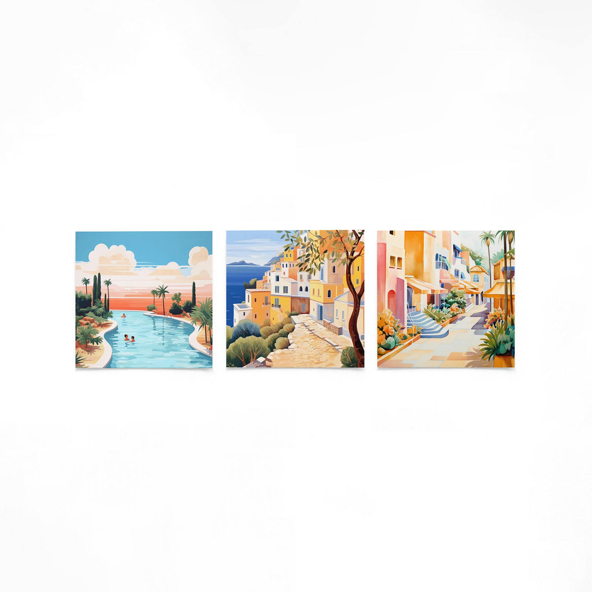 Drie vierkante posters met mediterrane kust op een gebroken witte achtergrond
