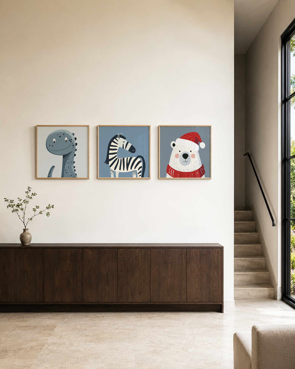 Interieurpresentatie van een driedelige vierkante posterset met dierenportretten