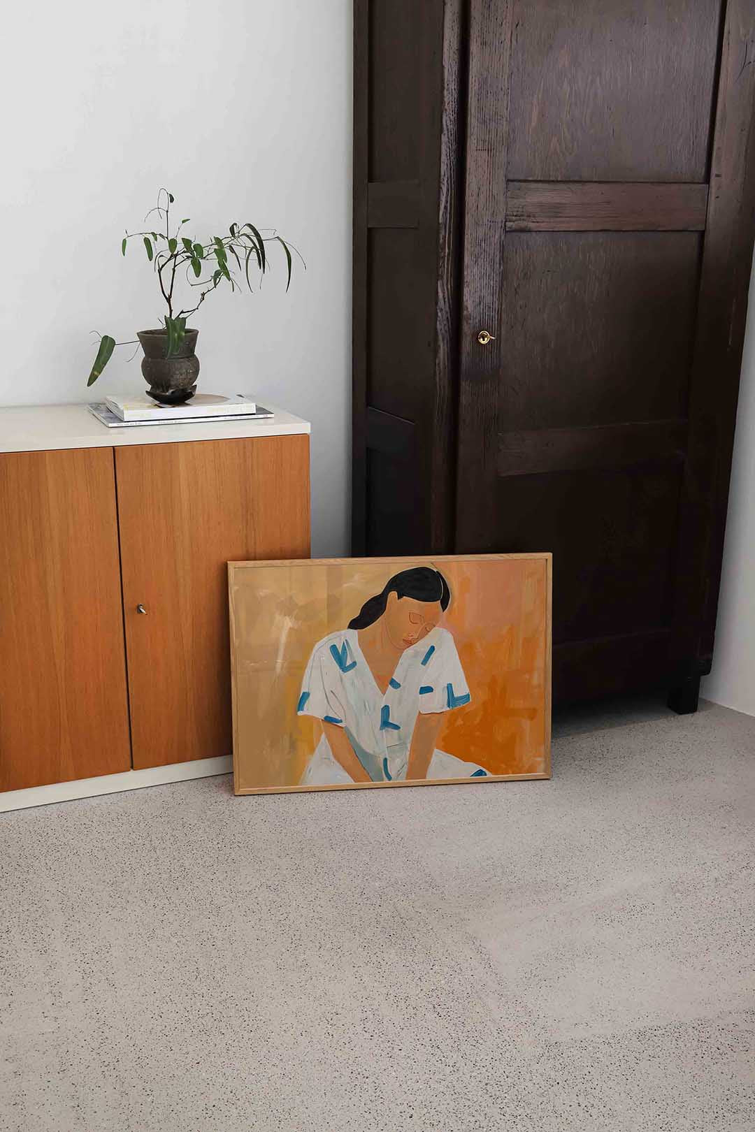 Vrouw in witte jurk Poster