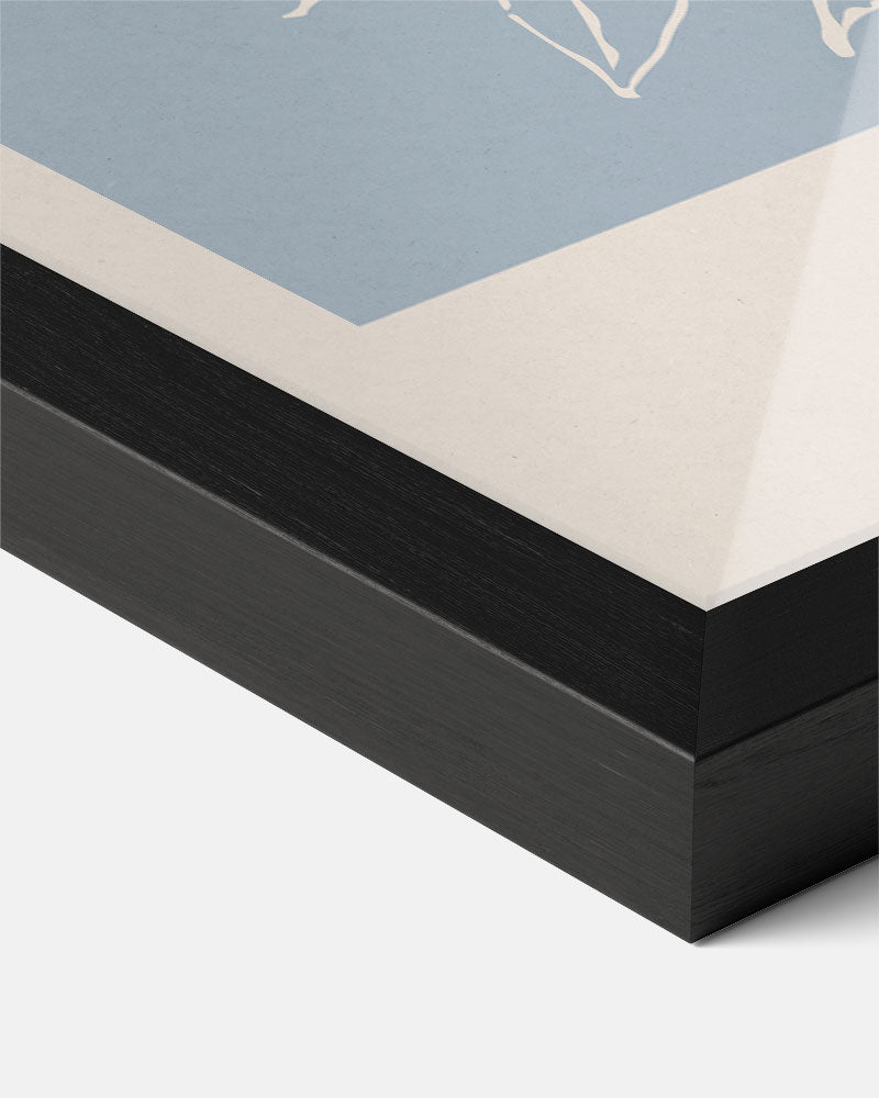 Elegante Bloemenposter in Subtiel Blauw Poster-WallArtistic