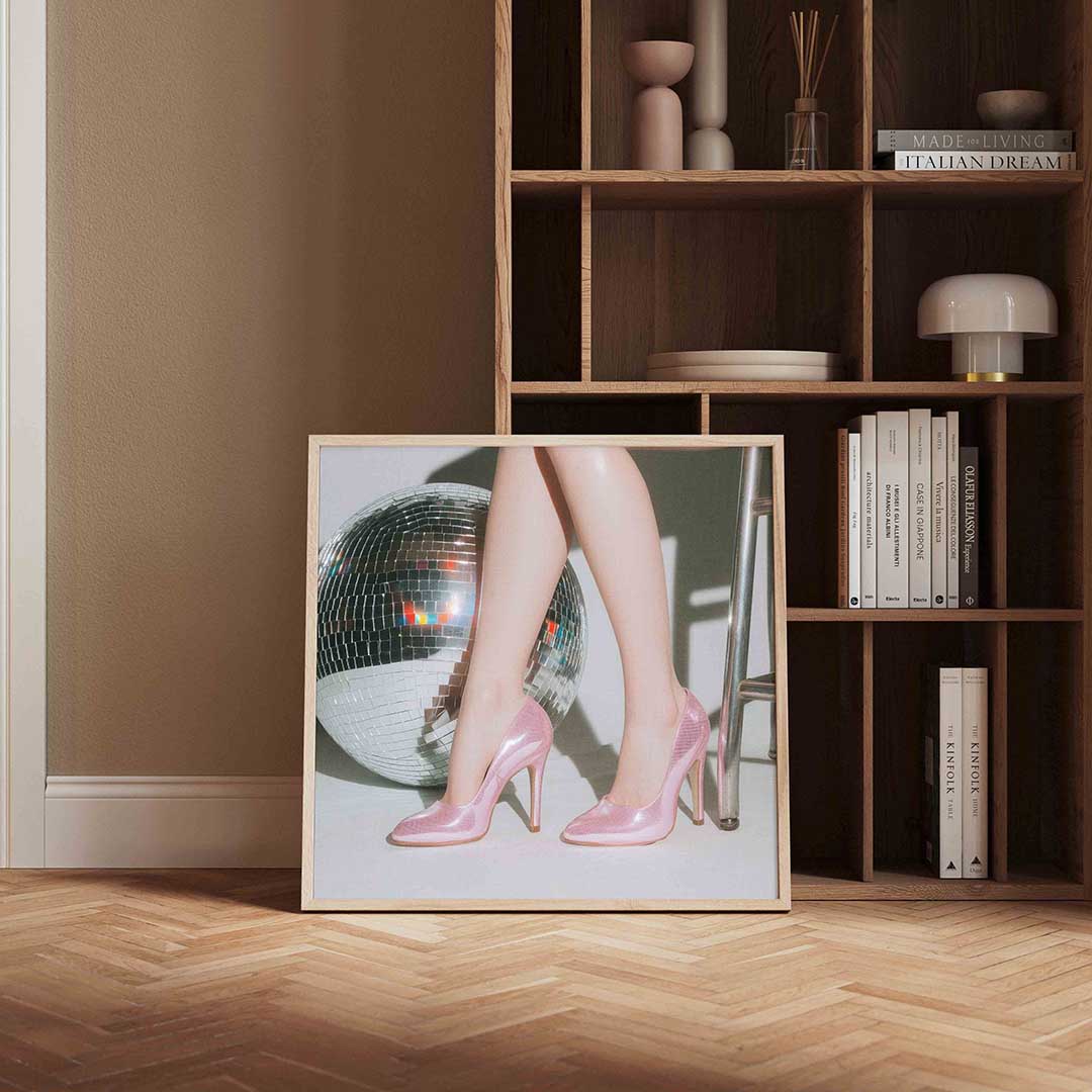 Roze hakken en discobal Poster