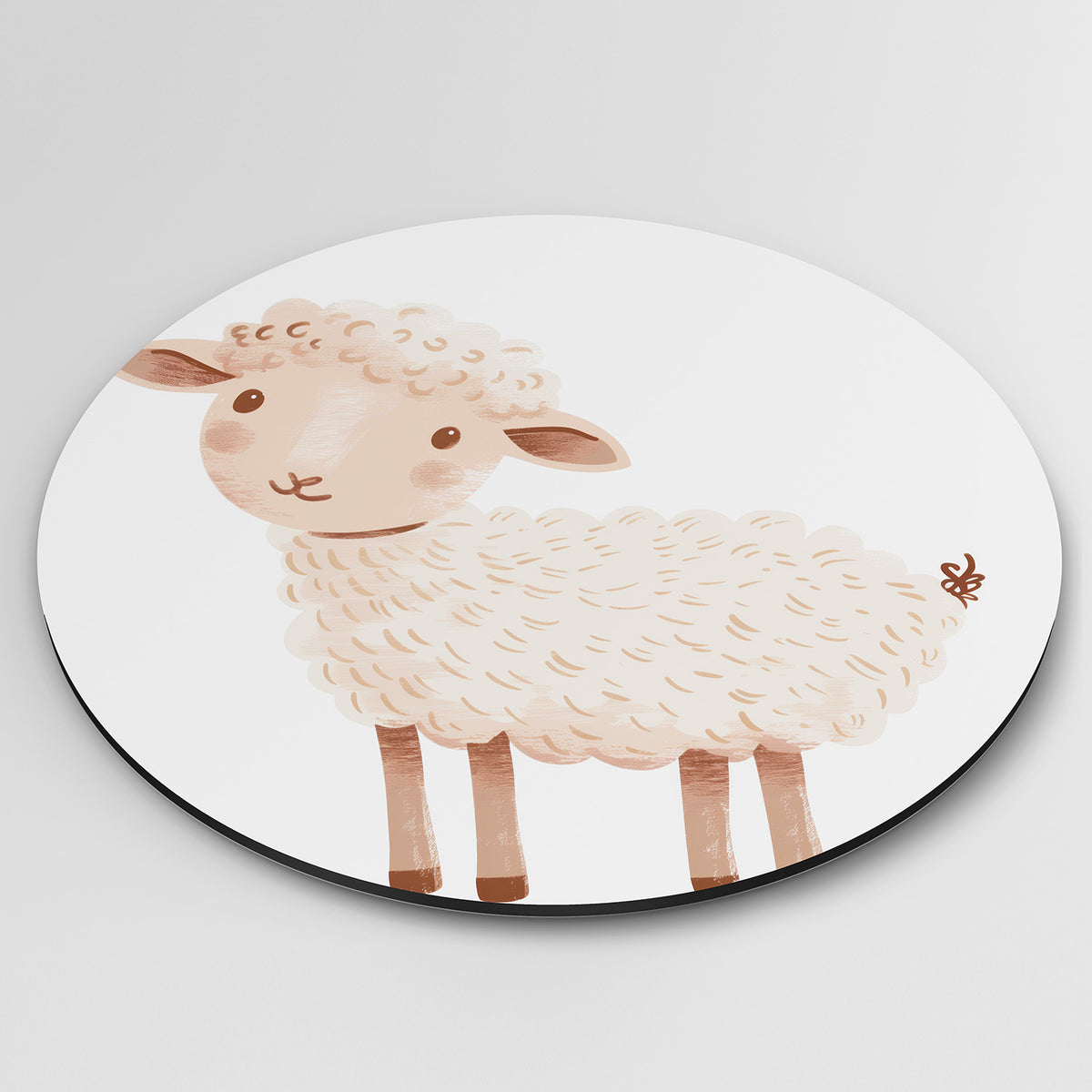 Schattig schaap Muurcirkel – detailweergave – Een vriendelijk schaap in zachte beige en bruine tinten.