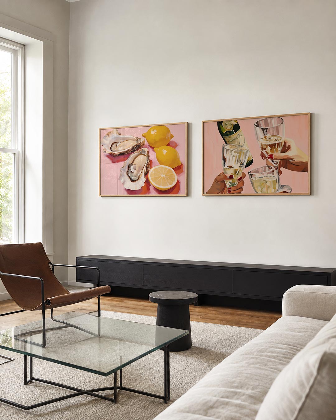 Twee liggende posters met deze posterset in twee delen combineert citroengeel, aan de muur in een interieur