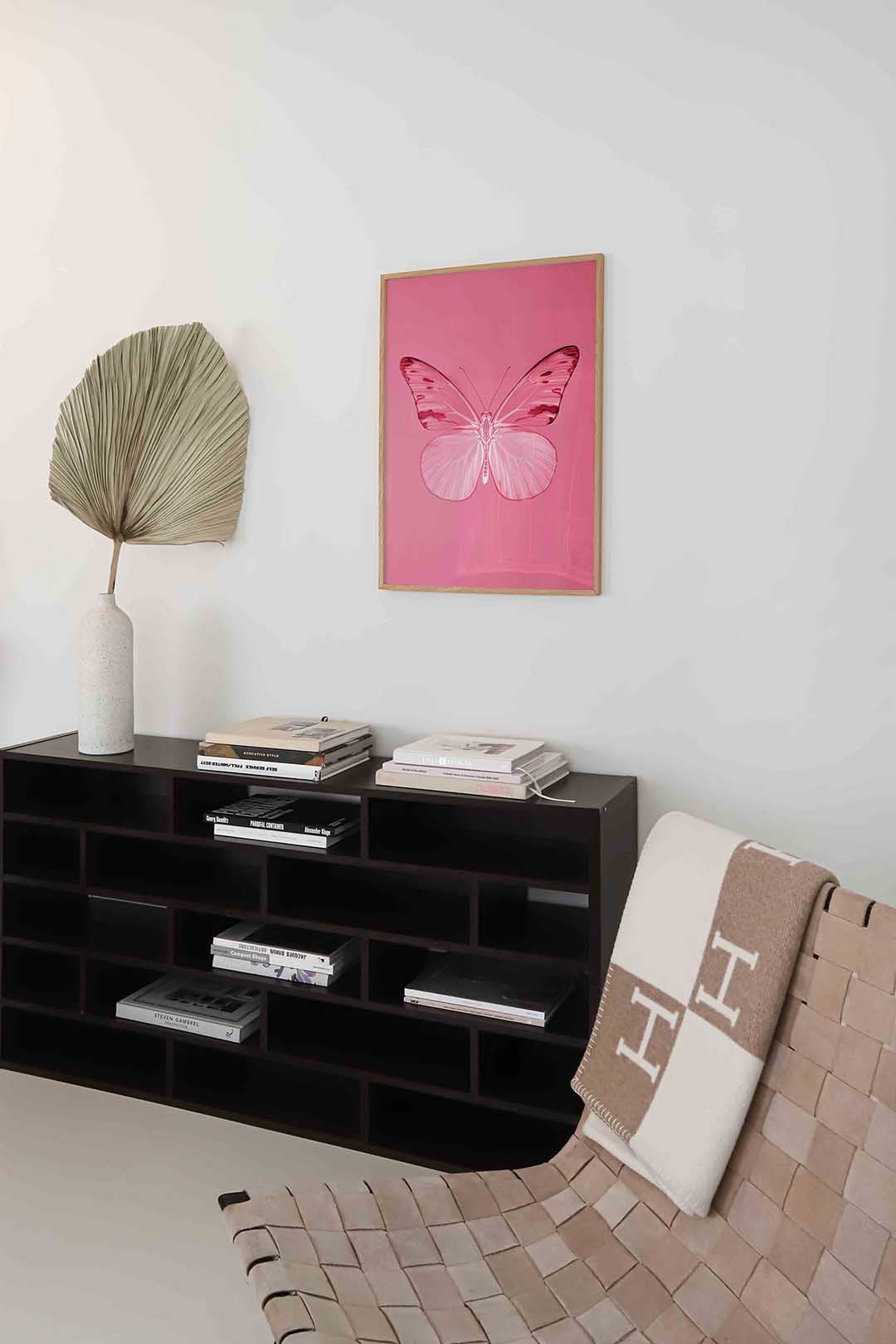 Vlinder op roze Poster