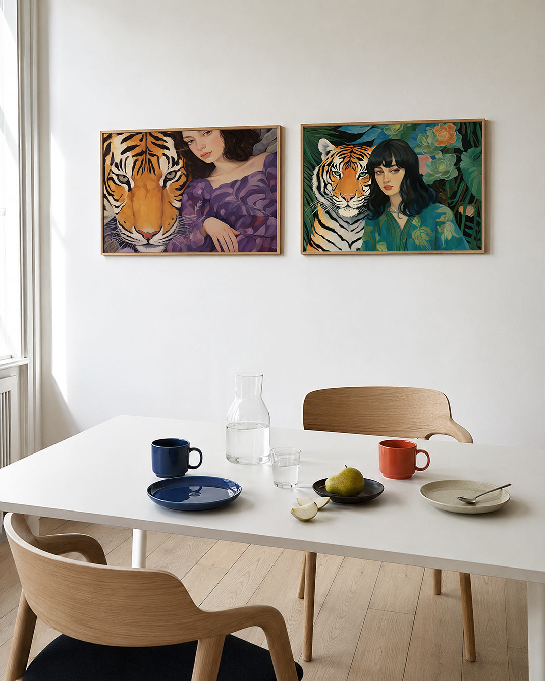 Twee liggende posters met in deze posterset in twee delen zie je een krachtige tijger naast, aan de muur in een interieur