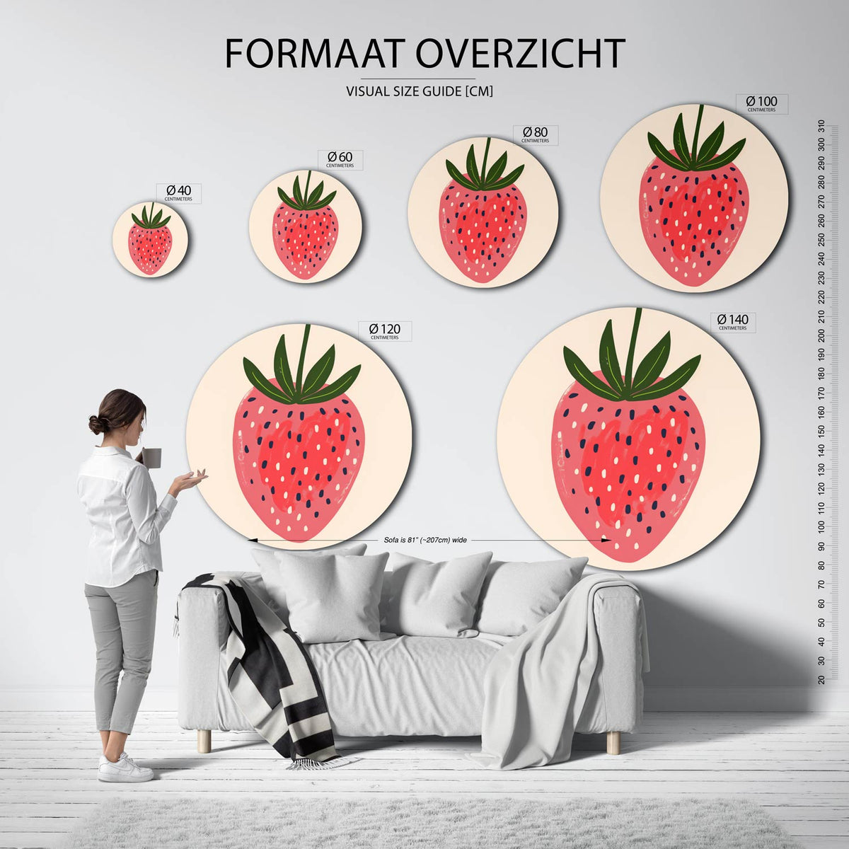 Aardbei Muurcirkel – extra productweergave – Een grote rode aardbei met groene bladeren en zwarte stippen op een beige