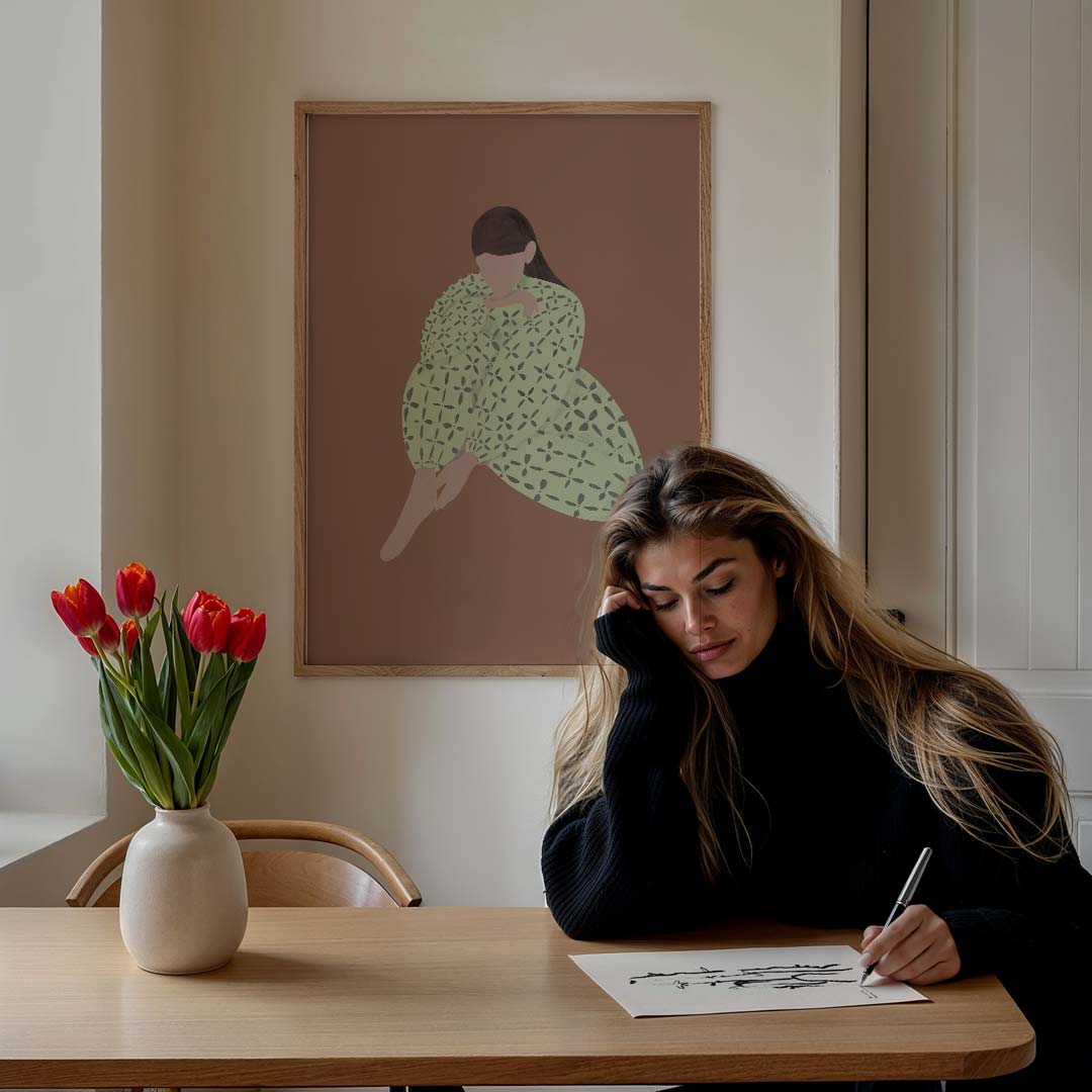 Stijlvolle Dromerige Vrouw in Patroonjurk Poster-WallArtistic