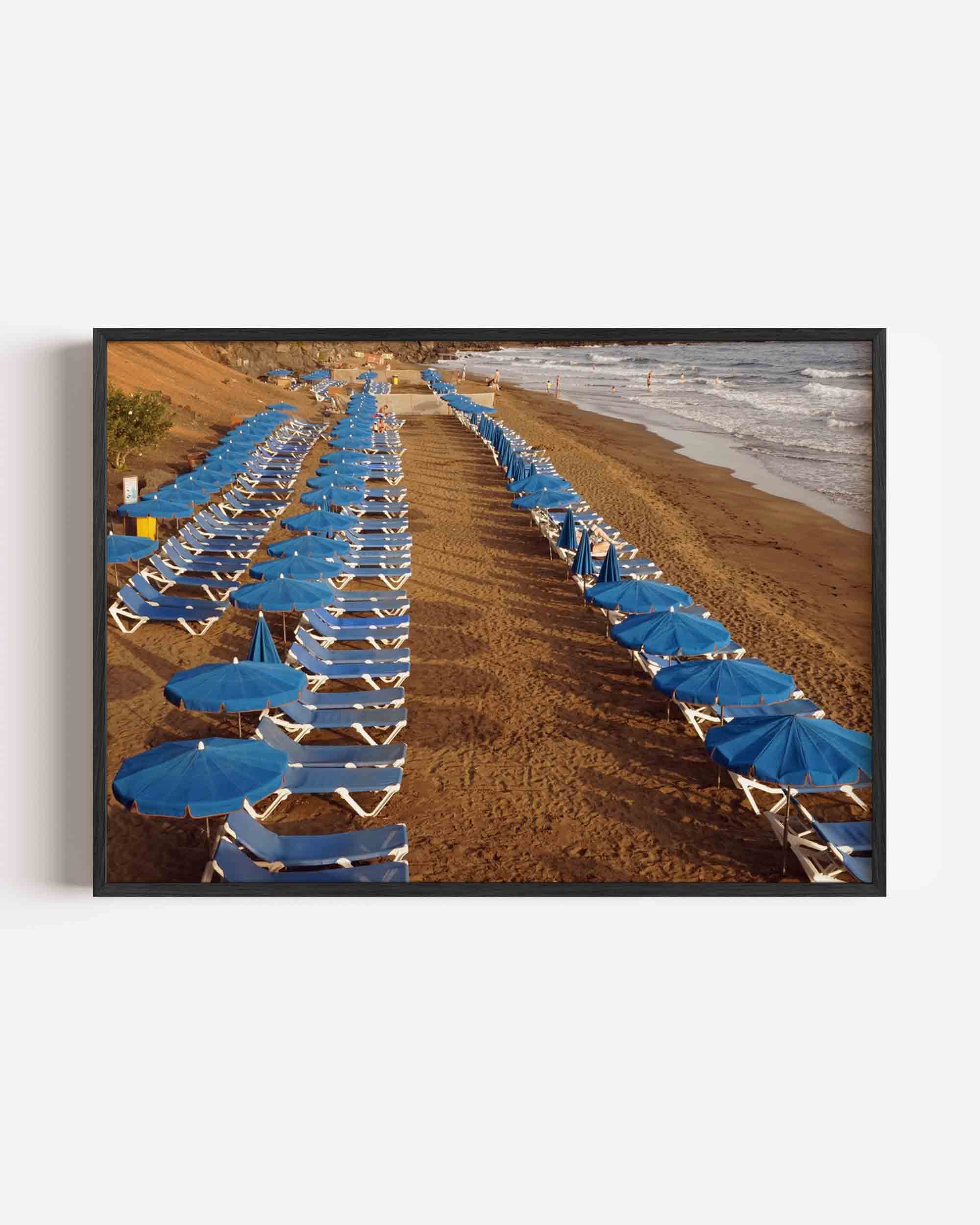 Strandstoelen en parasols Poster