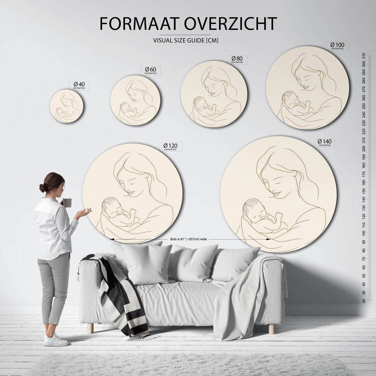 Moeder en kind Muurcirkel – extra productweergave – Een lijntekening van een moeder die een baby vasthoudt in zachte beige