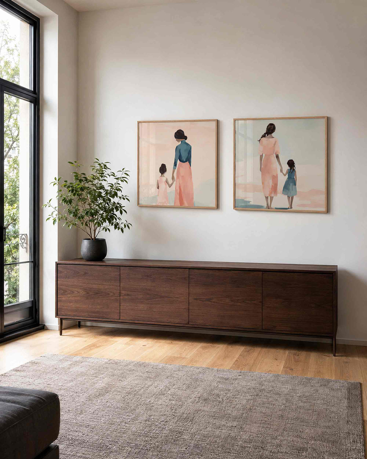 Interieurpresentatie van een tweedelige vierkante posterset met moeder en dochter