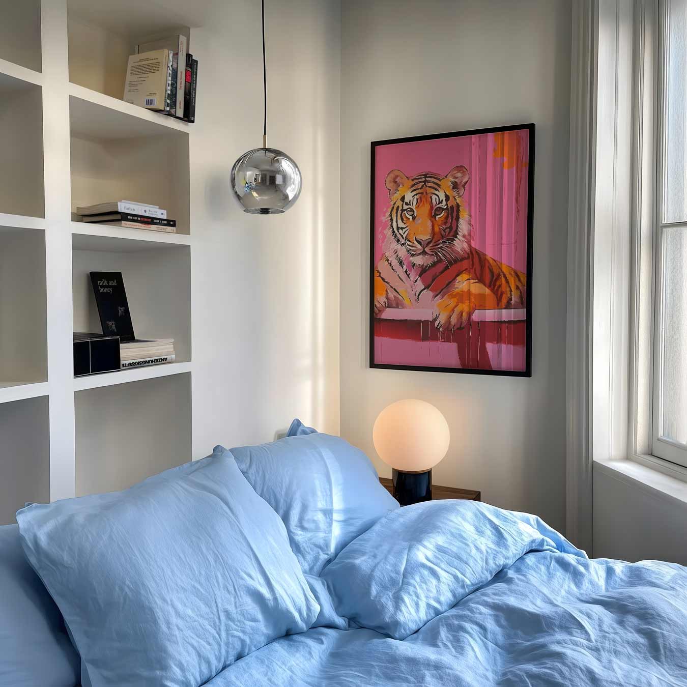 Vrolijke Tijger op Roze Achtergrond Poster