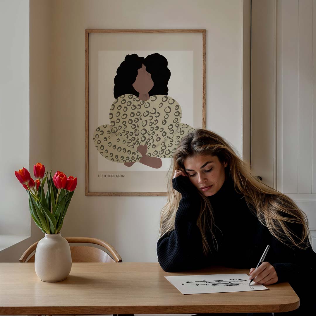 Stijlvolle Zittende Vrouw Poster-WallArtistic