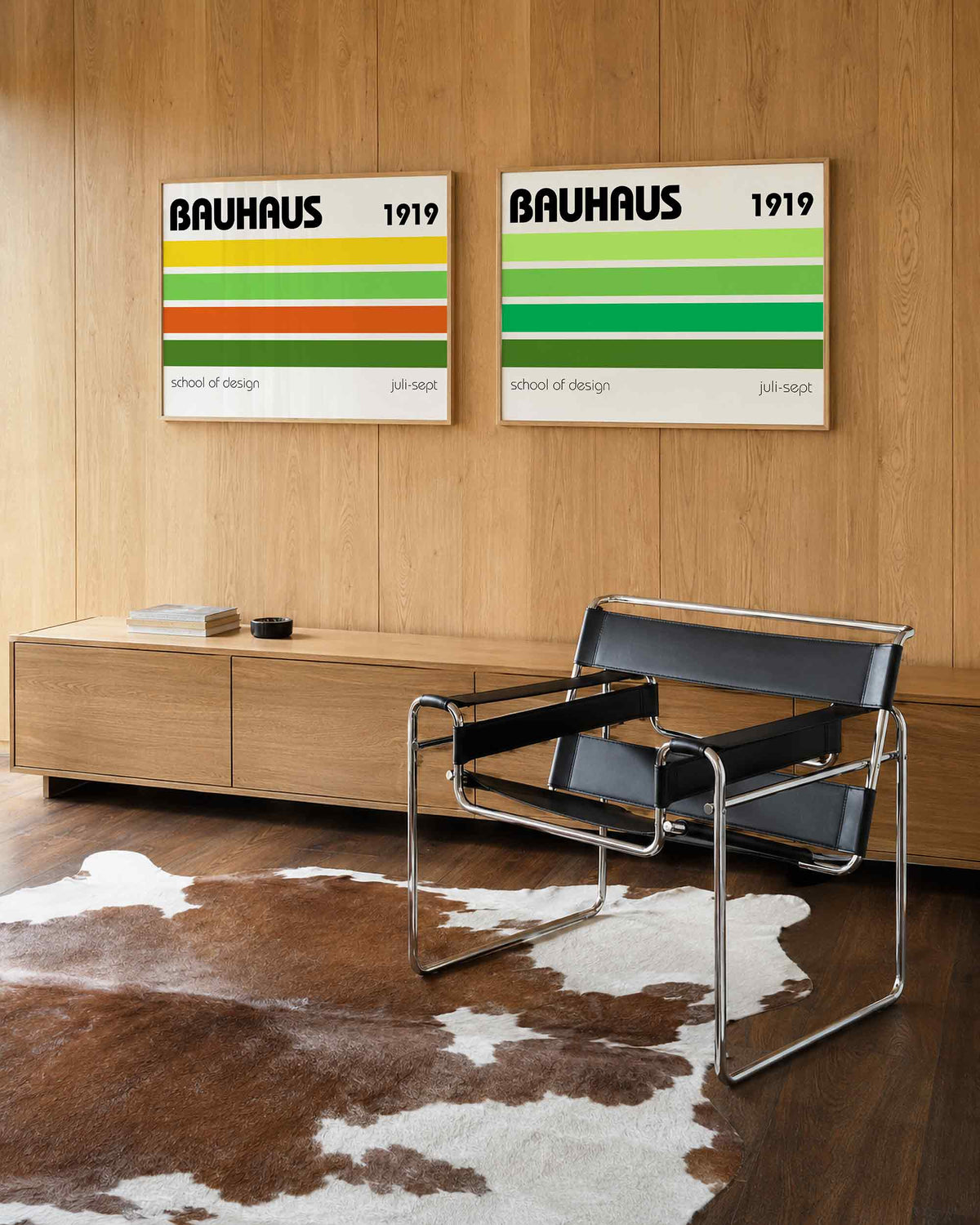 Interieurmockup van tweedelige landscape-posterset met gestreepte kleurbanen poster set