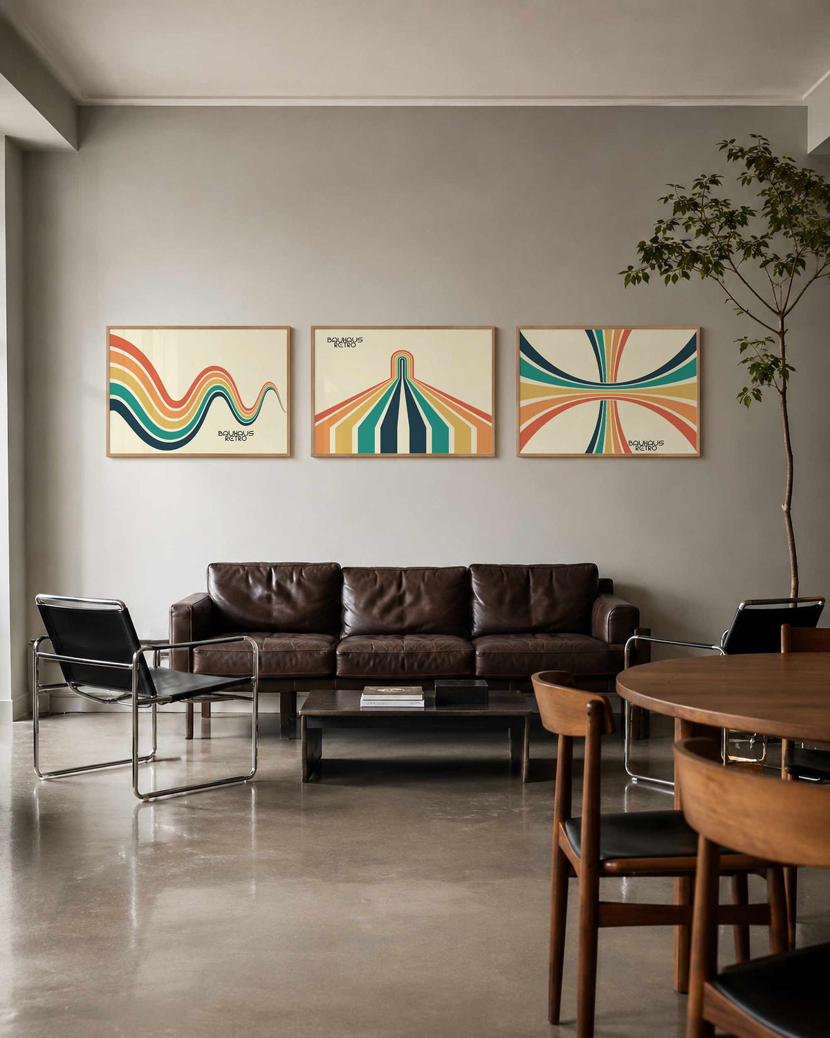 Interieurmockup van drieluik landscape-posterset met golven, bogen en banen