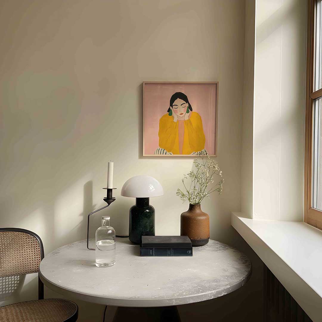 Vrouw met gele trui Poster